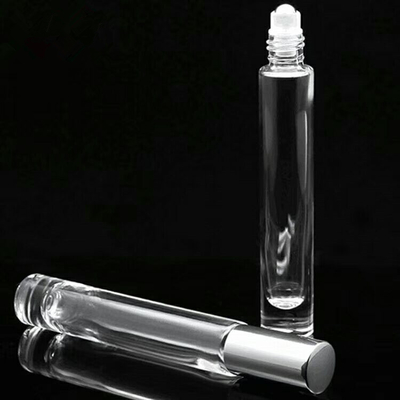 petit pain 15ml en verre sur la fiole cosmétique de parfum d'espace libre de forme ronde de bouteille